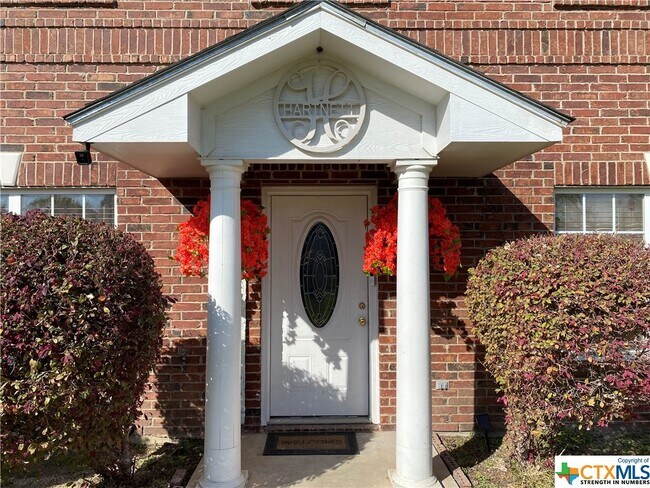 Foto del edificio - 7272 Piping Rock Rd