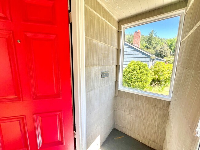 Building Photo - Spacious Mt. Tabor Neighborhood Recently R...
