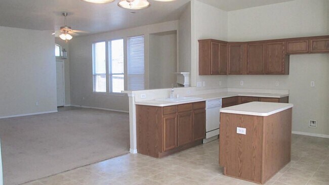 Building Photo - 7905 Diamond Oak Dr