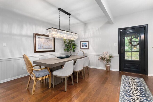 Foto del edificio - 5900 Cartwright Cove
