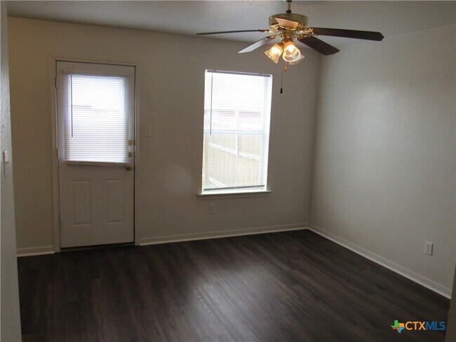 Foto del edificio - 407 W St John Ave