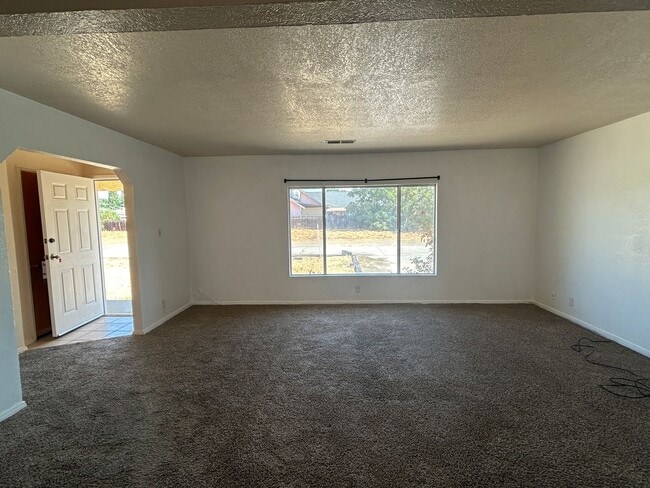 Building Photo - Clean and ready