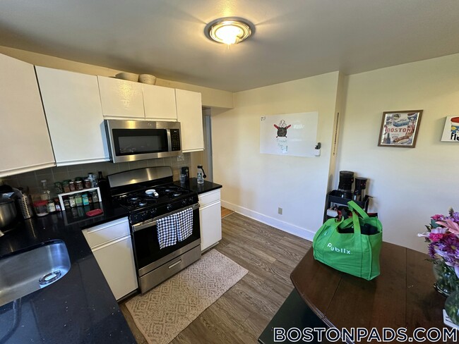 Building Photo - 1145 Boylston St