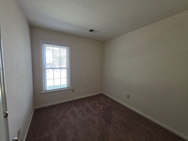 Building Photo - Move In Ready 3 Bedroom Ranch!