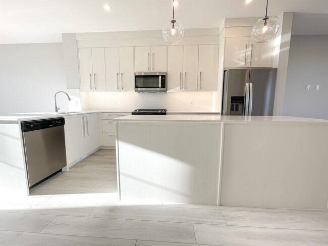 Photo du bâtiment - 33 Creekstone Dr SW