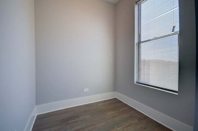 Building Photo - 1722 W 21st St