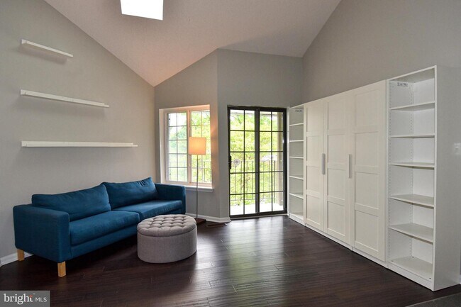 Foto del edificio - 10803 Amherst Ave