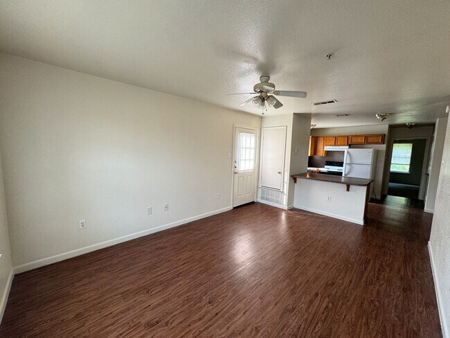Foto del edificio - 1100 Lansberry Ct