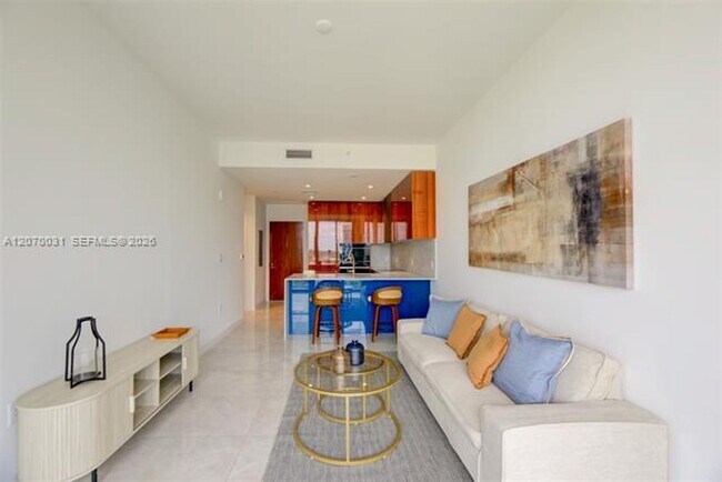 Foto del edificio - 2678 Tigertail Ave