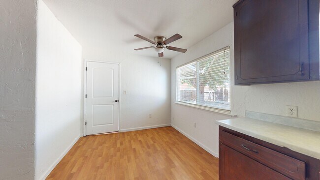 Área de comedor - 344 Knutson St