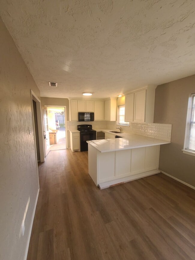 Building Photo - 120 Jester Cir