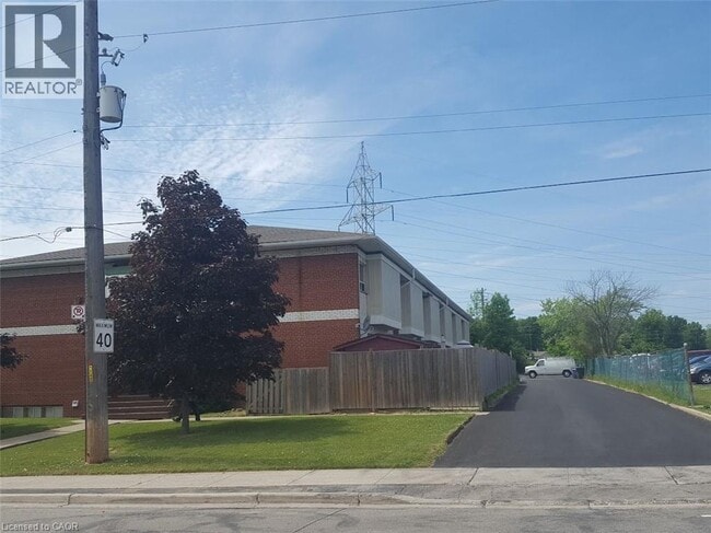 Building Photo - 2251 Mountainside Dr