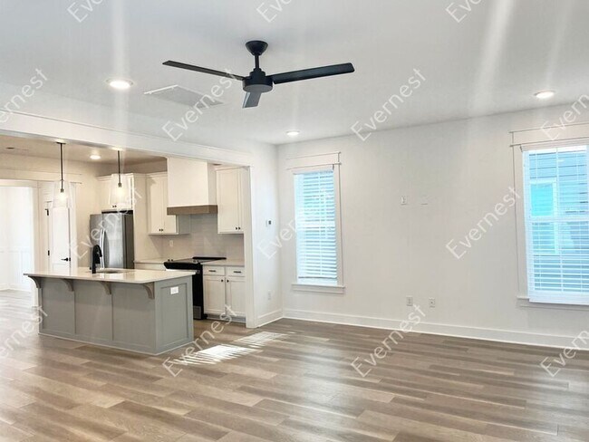 Building Photo - 163 Oasis Dr