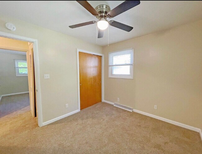 Building Photo - 1911 W White Oak Dr