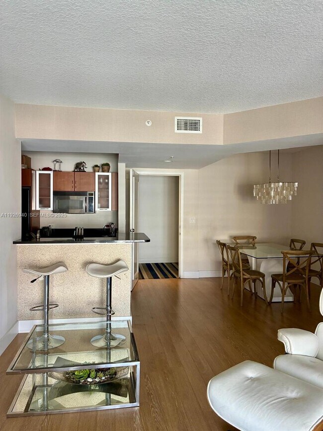 Foto del edificio - 18800 NE 29th Ave