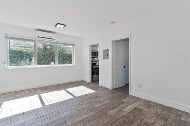 Foto del edificio - 2190 SW 14th Terrace