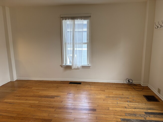 Foto del edificio - 432-434 Colchester Ave