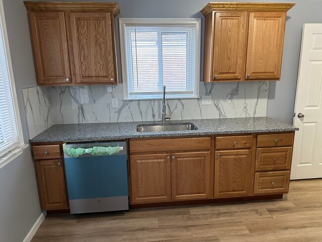 Foto del edificio - 19566 Webster St