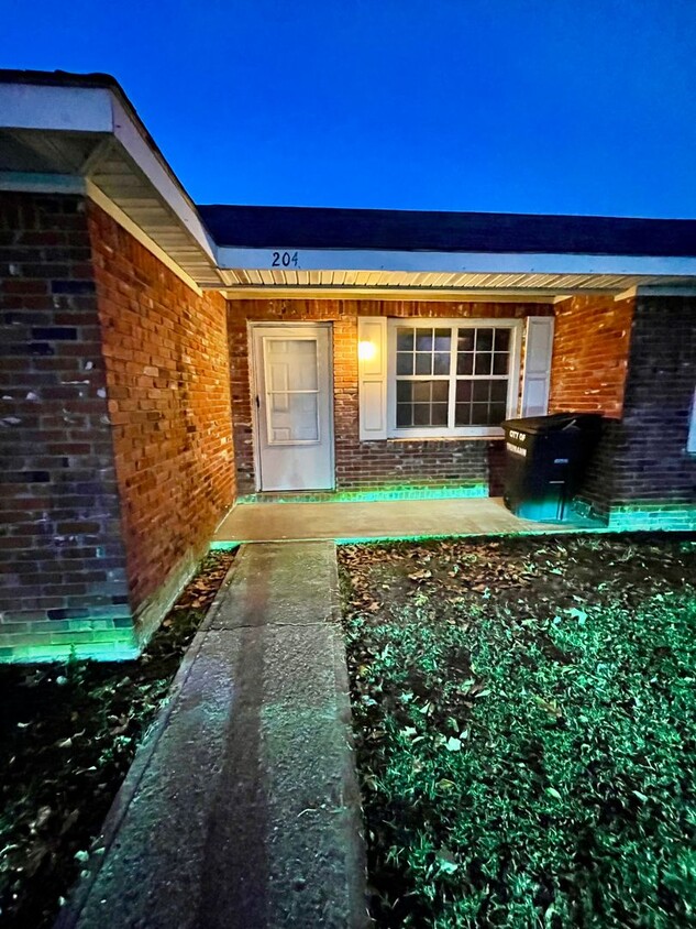 2 BED / 1 Bath Apartment in Truman. READY... - 2 BED / 1 Bath Apartment in Truman.  READY...