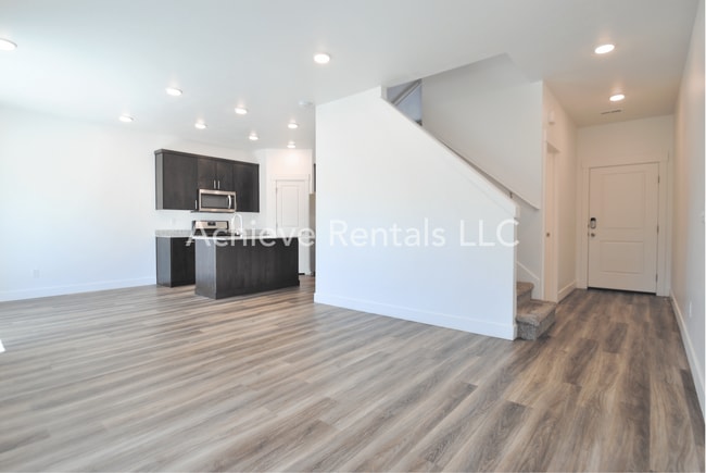 Building Photo - Golf, Parks & Home Sweet Home | Logan Utah Townhome