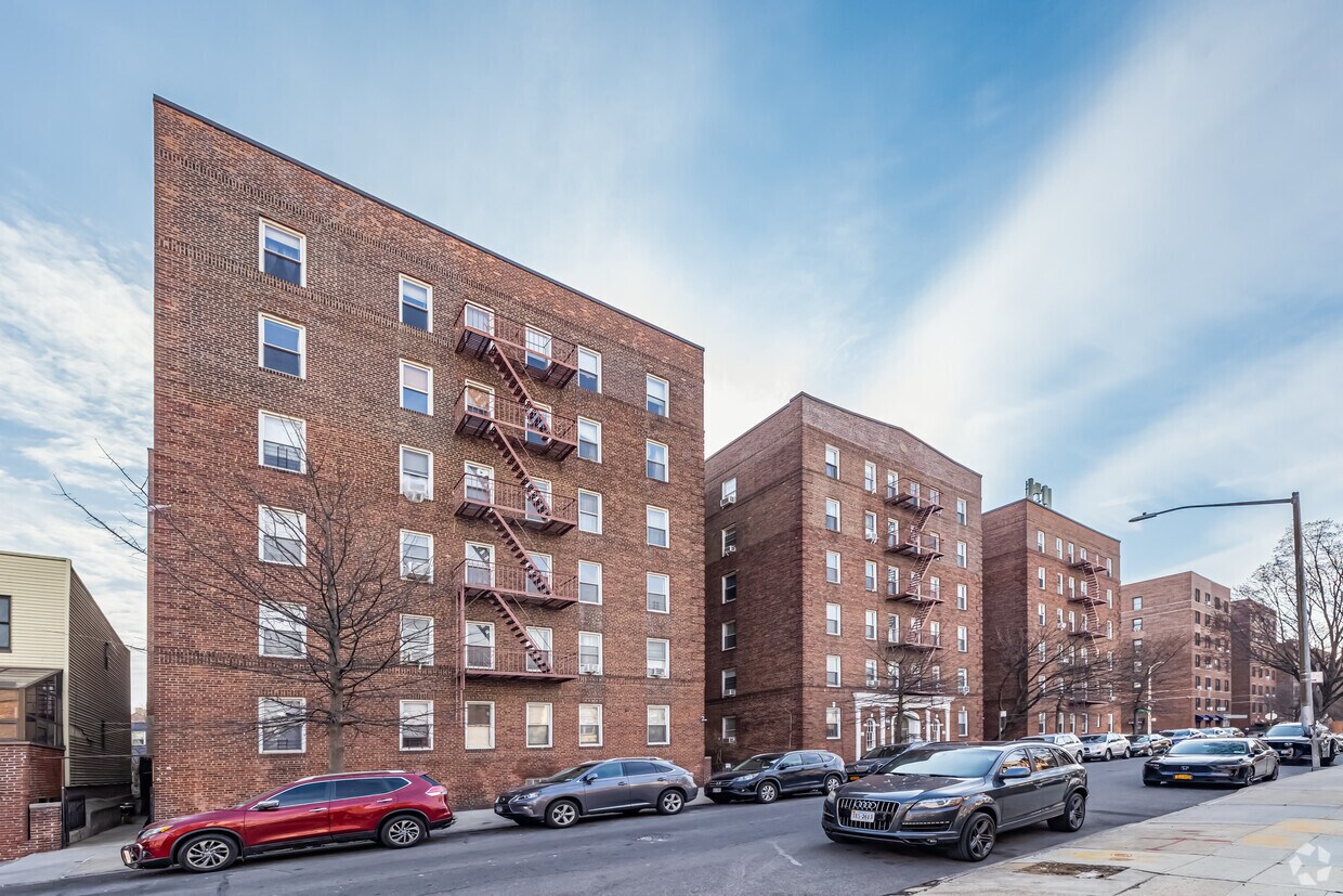 Building Photo - 41-43 39th Pl
