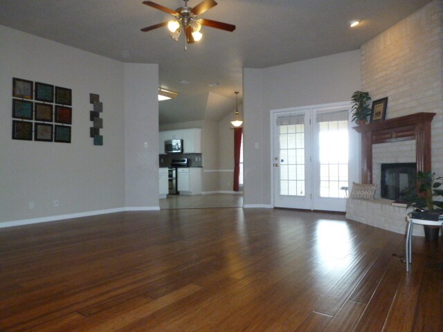 Building Photo - 2104 Drawbridge Dr