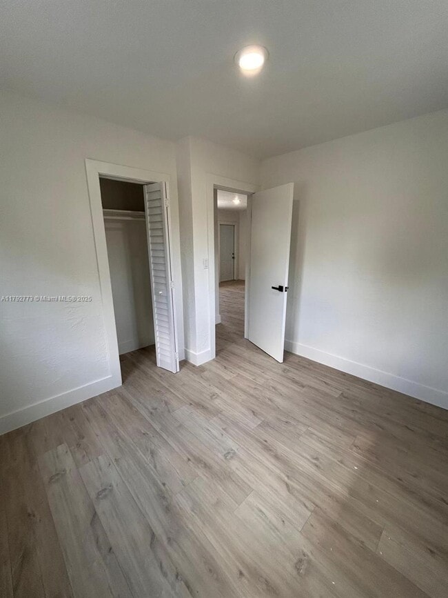 Building Photo - 2 bedroom in Dania FL 33004