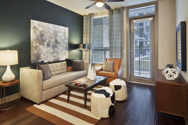 Building Photo - Echo