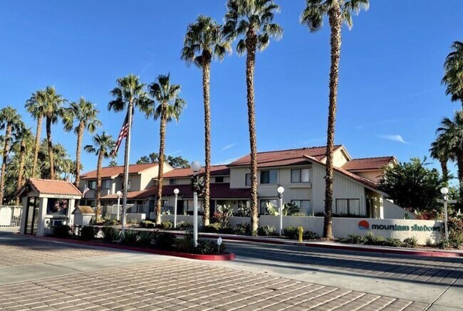 Foto del edificio - Great Corner Lot Condo at Mountain Shadows!