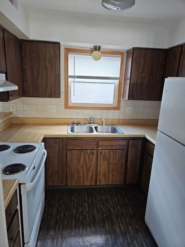 Foto del edificio - **Charming 3-Bedroom Duplex with Modern To...