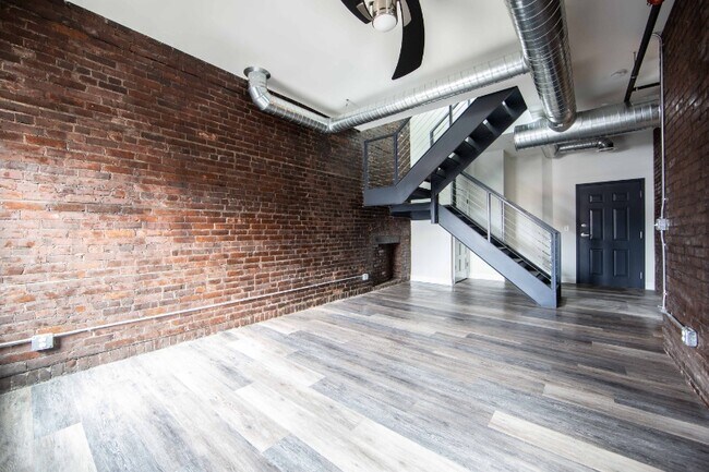 Building Photo - 490 Pearl St