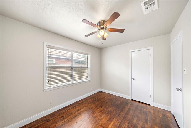 Building Photo - 6630 Lodge St