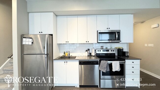 Building Photo - Newly Renovated 2-Bedroom, 1.5-Bath Townho...
