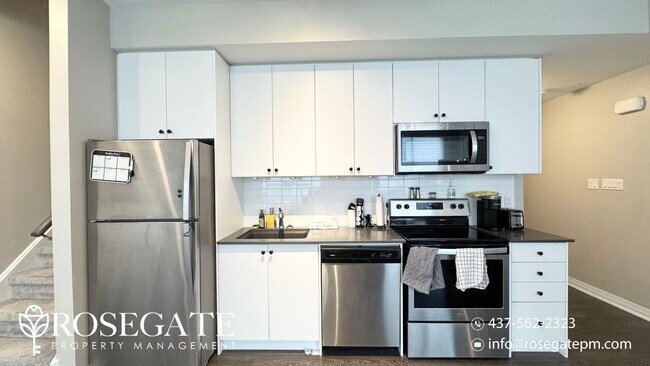Photo du bâtiment - Newly Renovated 2-Bedroom, 1.5-Bath Townho...