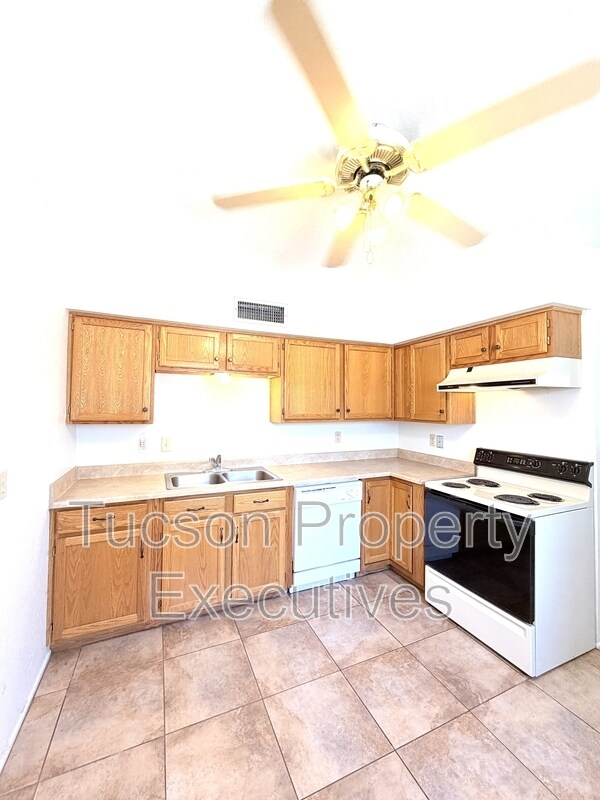 Foto del edificio - 4901 E Pima St
