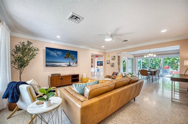 Building Photo - 7739 Westmoreland Dr