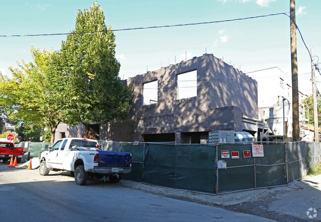 Foto del edificio - 2535 W Fullerton Ave