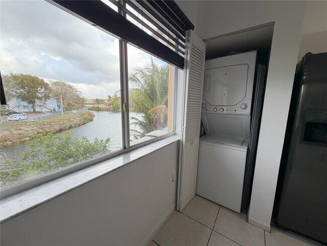 Foto del edificio - 6445 SW 130th Pl