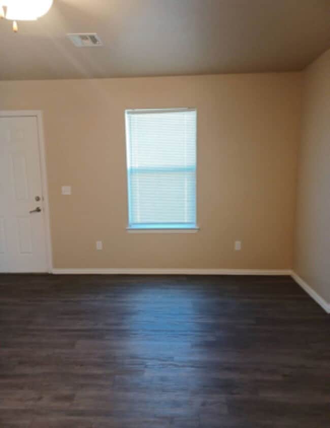 Building Photo - 615 7th Ave SE