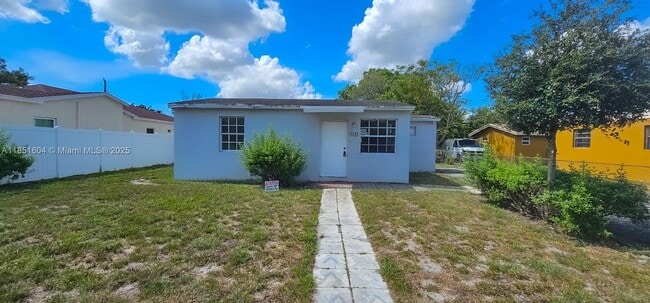 Foto del edificio - 2332 NW 14th Ct