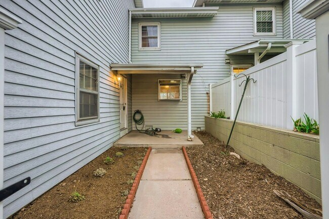 Building Photo - 2528 South Vaughn Way, Unit D