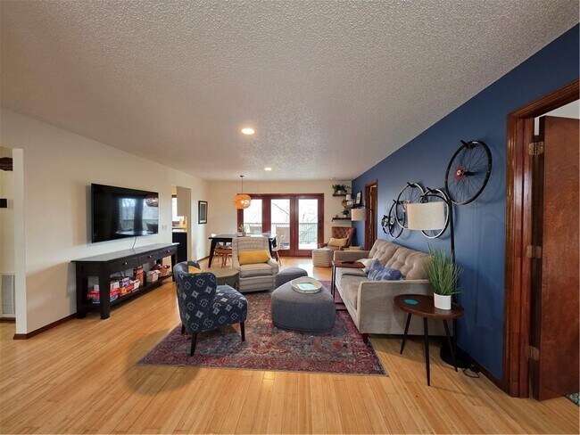 Building Photo - 11 Folkingham Ln