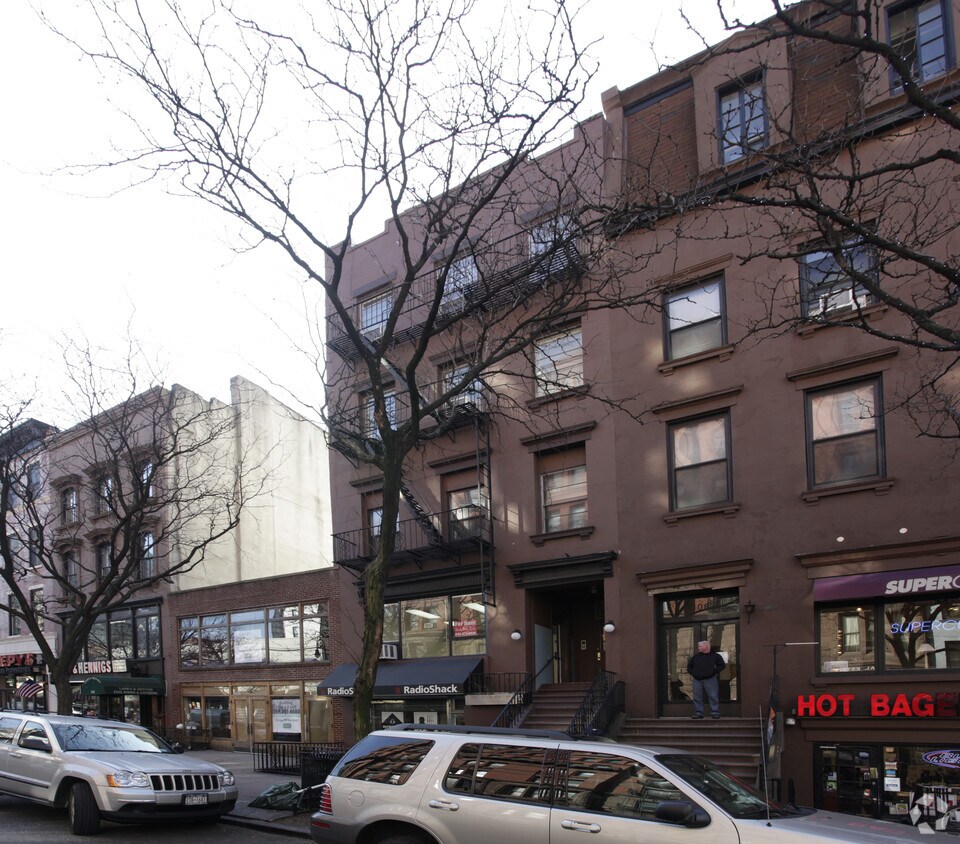 Primary Photo - 110 Montague St