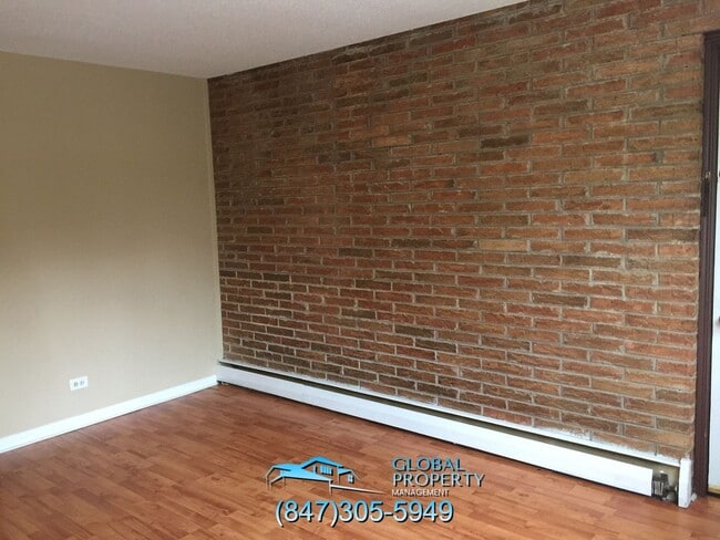 Building Photo - 26179 Riverview Dr