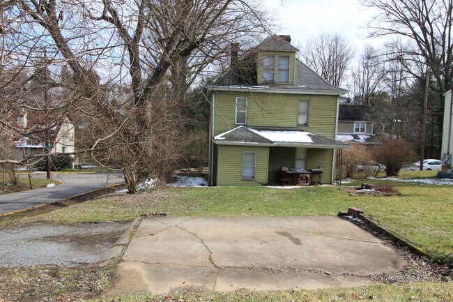 Building Photo - Large House in Wiles Hills - Available 6/4...