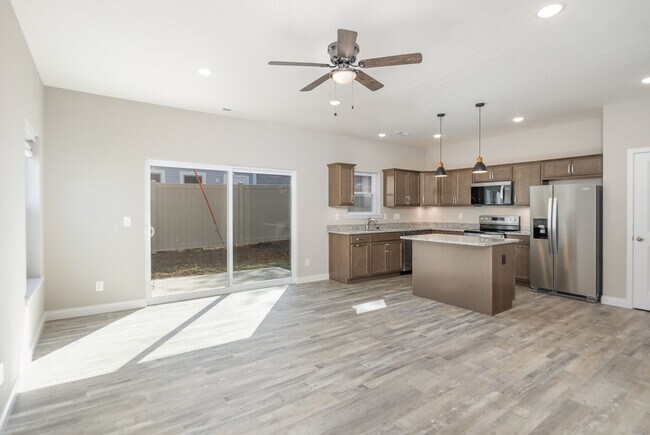 Building Photo - 505 Station Ct