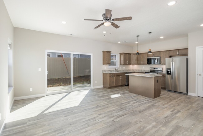 Building Photo - 506 Station Ct