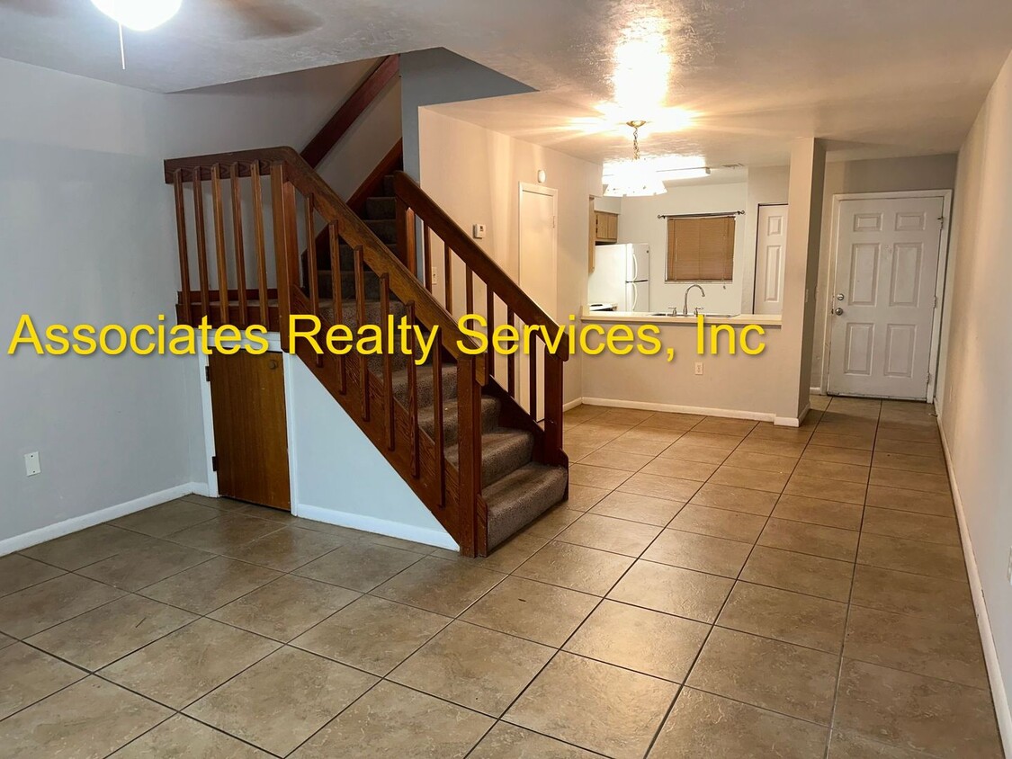Primary Photo - 2 Br/ 2.5 ba- Available in April!