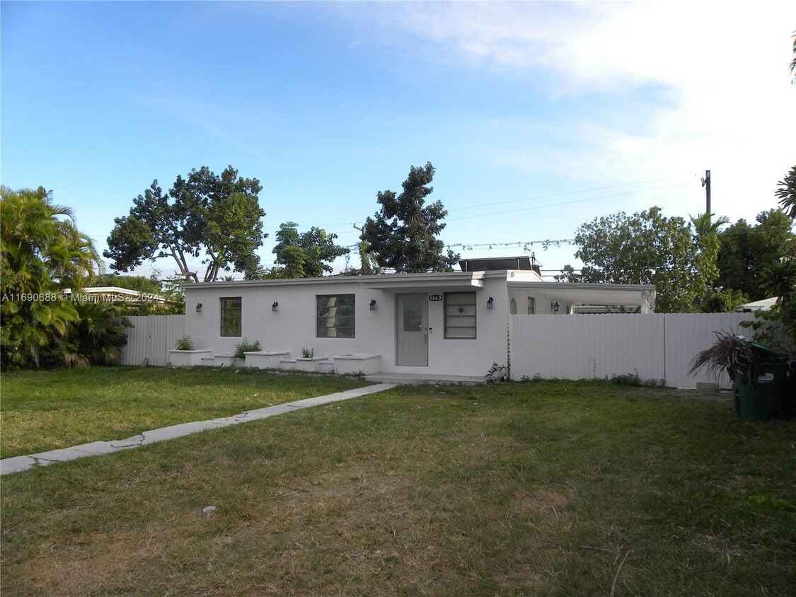 Foto principal - 9860 SW 48th St