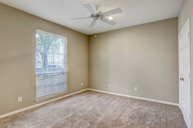Foto del edificio - 9907 Kemp Forest Dr